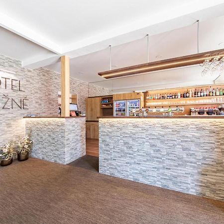 Hotel Snezne Bagian luar foto